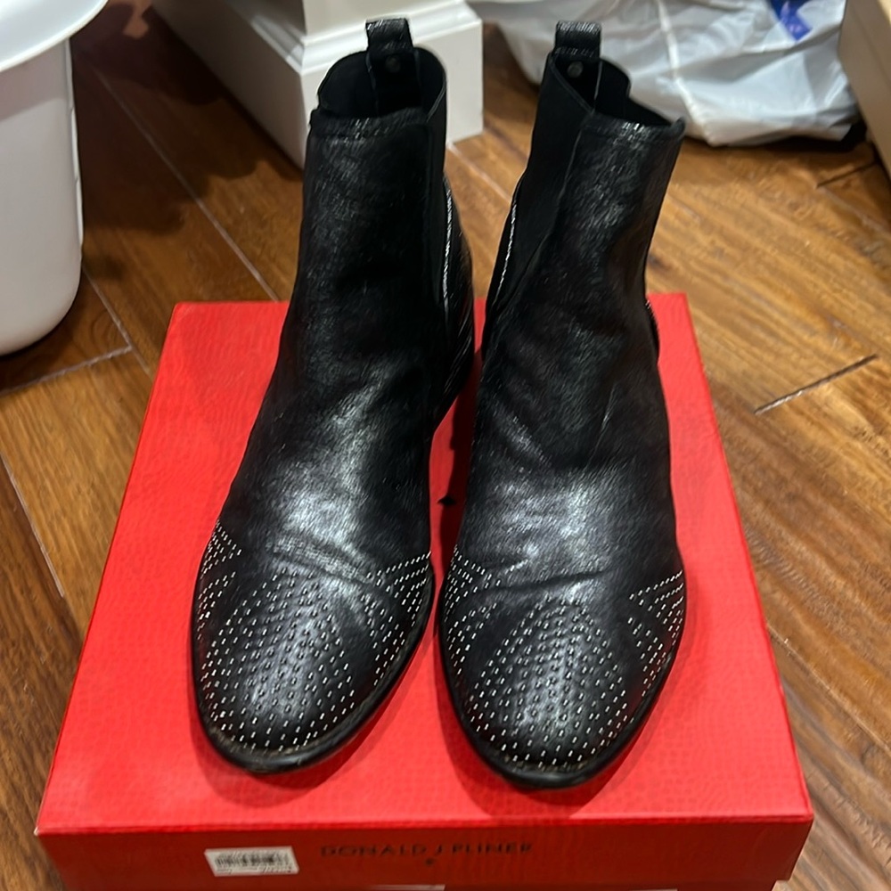 Donald J Pliner boots